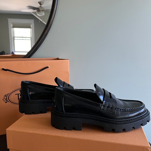Brand New Tod's Black Leather Loafers (size 6) - Picture 1 of 7